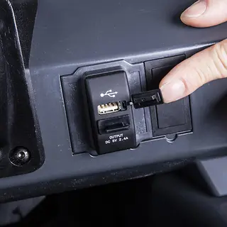 EFG-MB_Detail_--_USB-Charging-interface.webp