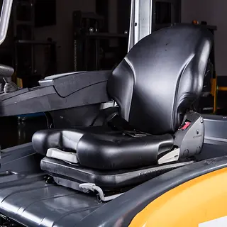 EFG-MB_Detail_--_Seat-MSG65-with-armrest.webp