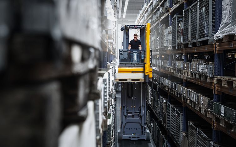 Stage 高货架叉车