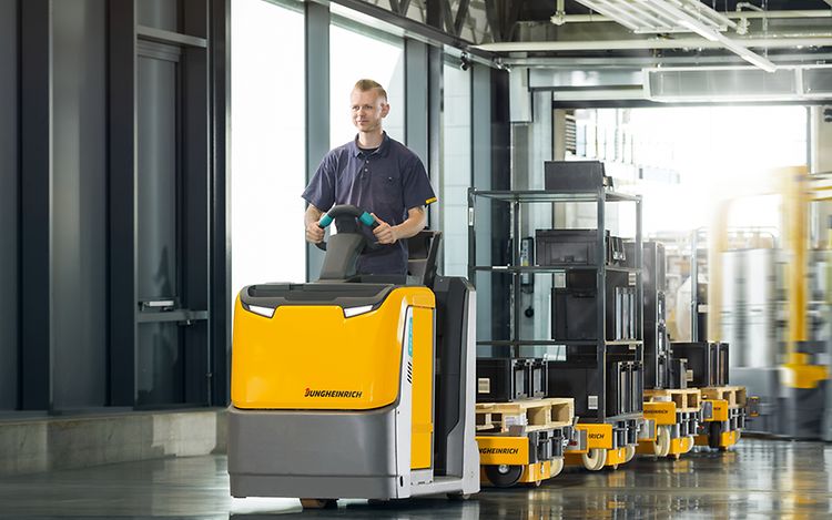 Stage 电动牵引车